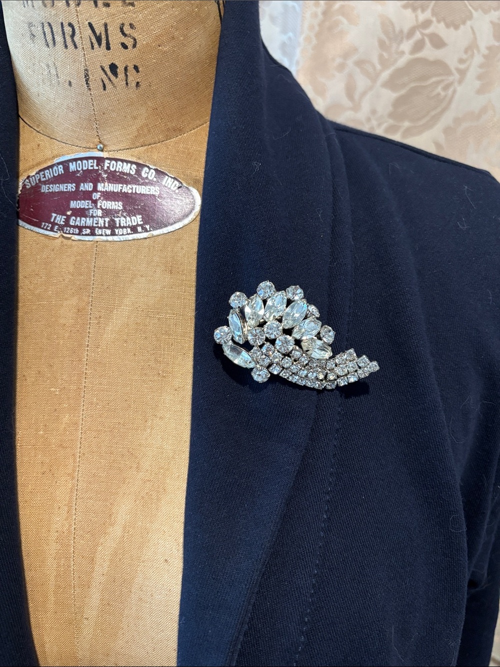 Beautiful Vintage Rhinestone Brooch - Picture 13 of 13